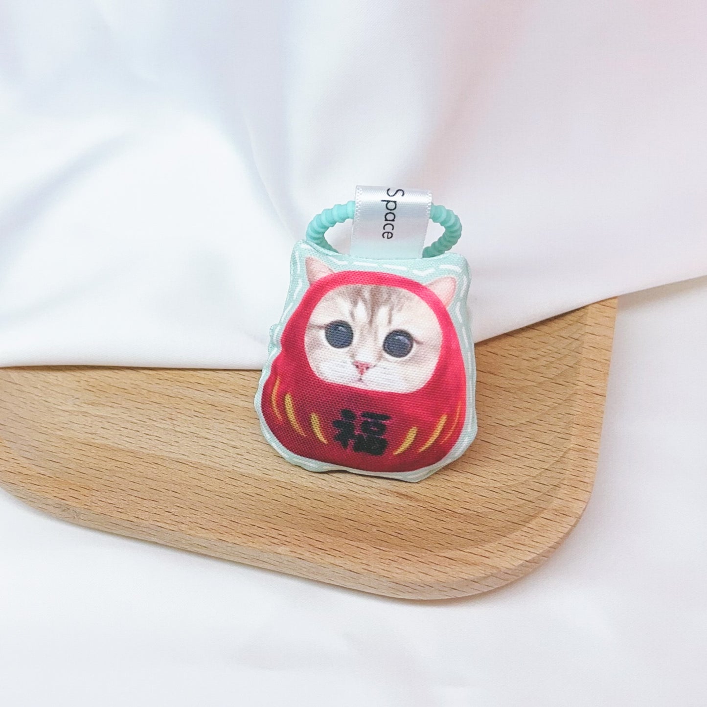 Pet in DARUMA doll - Golden British Shorthair Cat